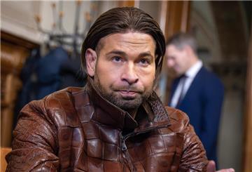Tim Wiese will vor Gericht das von seinem Ex-Club Werder Bremen gegen ihn verhängte Stadionverbot abwenden.