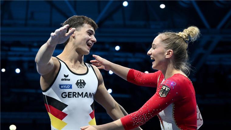 Bei Premiere: Turn-Duo Eder/Schönmaier gewinnt EM-Gold Timo Eder und Karina Schönmaier umarmen sich glücklich.