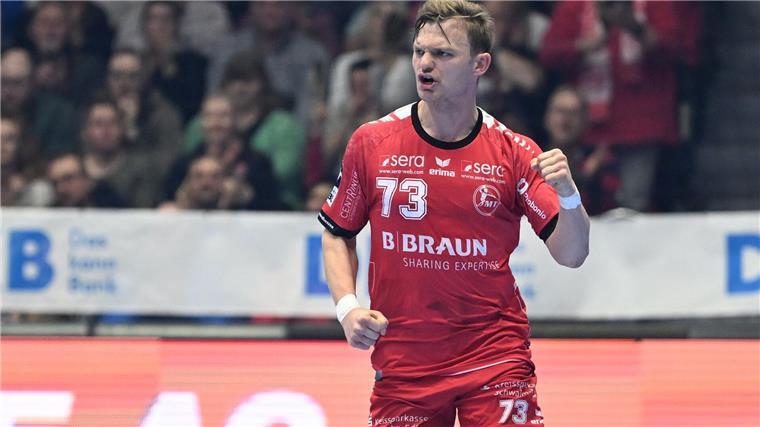 Melsungen geht als Spitzenreiter in die WM-Pause Timo Kastening und die MT Melsungen hatten die TSV Hannover-Burgdorf zu Gast.