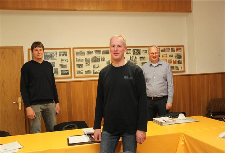 Timo Knoop (Mitte) ist neuer Bürgermeister der Gemeinde Bülstedt. Der 45-Jährige tritt die Nachfolge von Jochen Albinger an. Stefan Grube und Frank Schmätjen unterstützen Knoop als Stellvertreter.