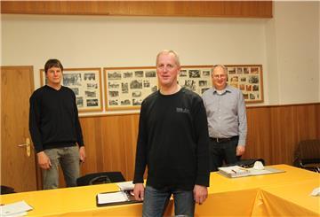 Timo Knoop (Mitte) ist neuer Bürgermeister der Gemeinde Bülstedt. Der 45-Jährige tritt die Nachfolge von Jochen Albinger an. Stefan Grube und Frank Schmätjen unterstützen Knoop als Stellvertreter.