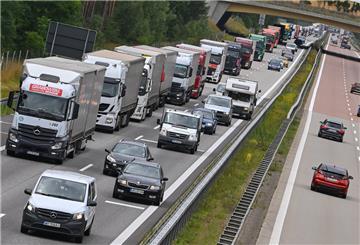 Timon Blath aus Debstedt hat gerade erst seinen Führerschein gemacht. Das Tempolimit auf Autobahnen ist für ihn ein schwieriges Thema.