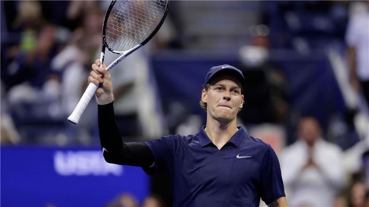Sinner im Eiltempo - Gegner mit Doppelfehler von unten Titelverteidiger Jannik Sinner rauscht bei den US Open ins Viertelfinale.