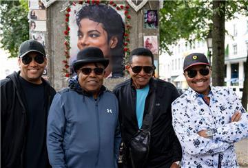 Tito Jackson (Zweiter von links) war mit seinen Brüdern Jackie und Marlon sowie seinem Sohn Taryll erst vor einer Woche in München. (Archivbild)