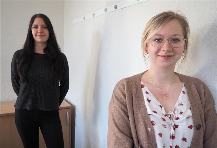 Tjade Memenga (links) und Anna Marie von Häfen engagieren sich ehrenamtlich beim DRK Wesermarsch.
