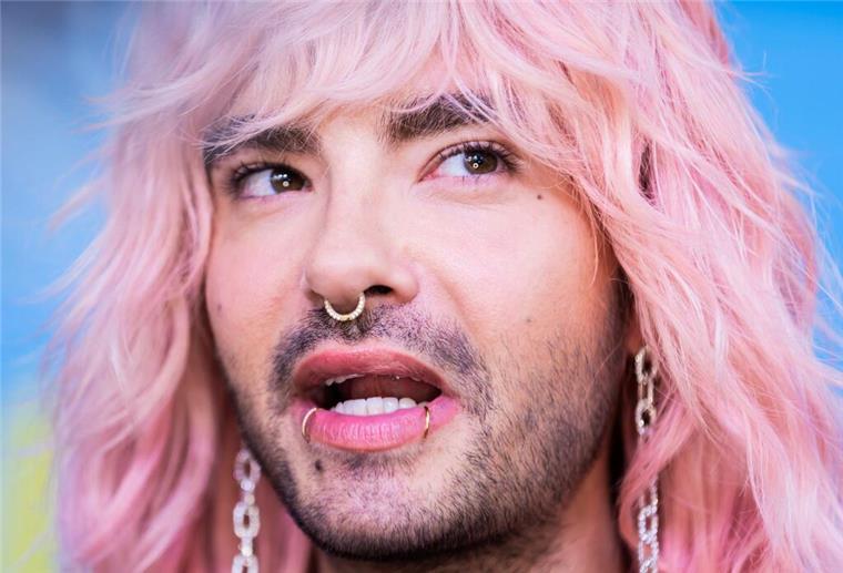 Tokio-Hotel-Frontmann Bill Kaulitz zeigte in einer Instagram-Story seine gepackten Luxuskoffer, darunter ein Notfallset des Roten Kreuzes und zwei Walkie-Talkies. (Archivbild)