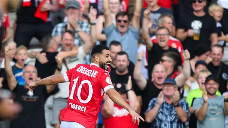 Tolcay Cigerci lässt Energie Cottbus früh jubeln. 