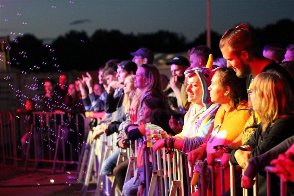 Tolle Stimmung herrschte am Freitag und Sonnabend vor der Bühne beim &quot;Rock ...