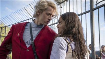 Tom Blyth als Coriolanus Snow und Rachel Zegler als Lucy Gray Baird in einer Szene des Films „Die Tribute von Panem - The Ballad Of Songbirds & Snakes“.