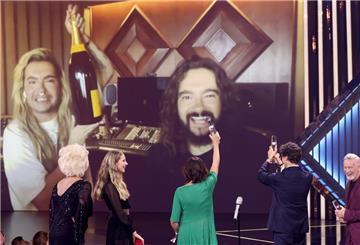 Tom und Bill Kaulitz freuen sich über den Deutschen Fernsehpreis.