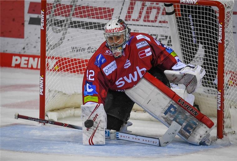 Fischtown Pinguins feiern den ersten Saisonsieg Tomas Pöpperle hütete in Düsseldorf das Tor der Fischtown Pinguins.