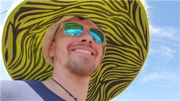 Topmodisch auf dem Deichbrand unterwegs: Klaus steht auf Animalprints. Foto:Leus...