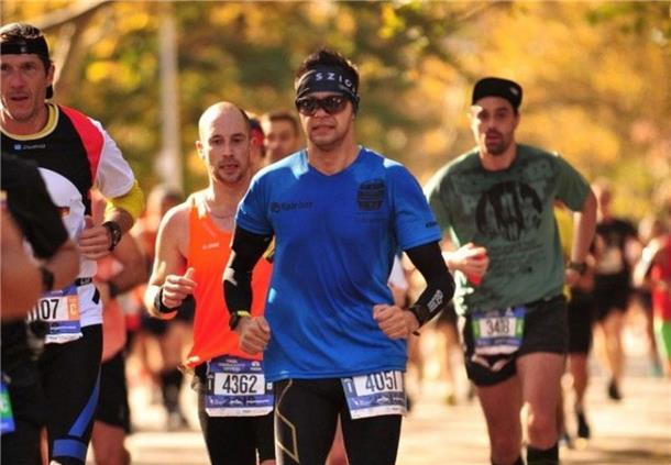 Torben Schramm aus Nordenham (vorn) lief durch die Stadtbezirke Staten Island, Brooklyn, Queens, Manhattan und Bronx – und im Central Park.