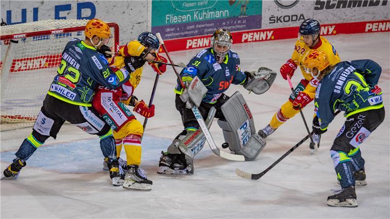 Tyrväinen trifft beim Debüt - Sieg für die Pinguins Torhüer Brandon Maxwell stand nur selten im Mittelpunkt.