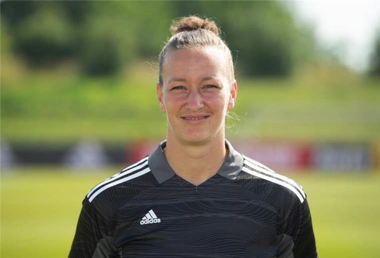 Torhüterin Almuth Schult freut sich über die Unterstützung ihrer Mannschaft durch zahlreiche Prominente und mahnt gleiche Bedingungen für Frauen und Männer an.