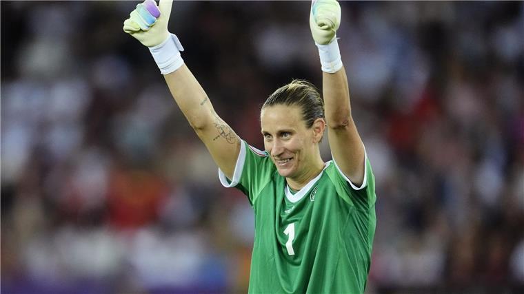 Im Halbfinale ist Schluss Torhüterin Ann-Katrin Berger lobt ihr Team.
