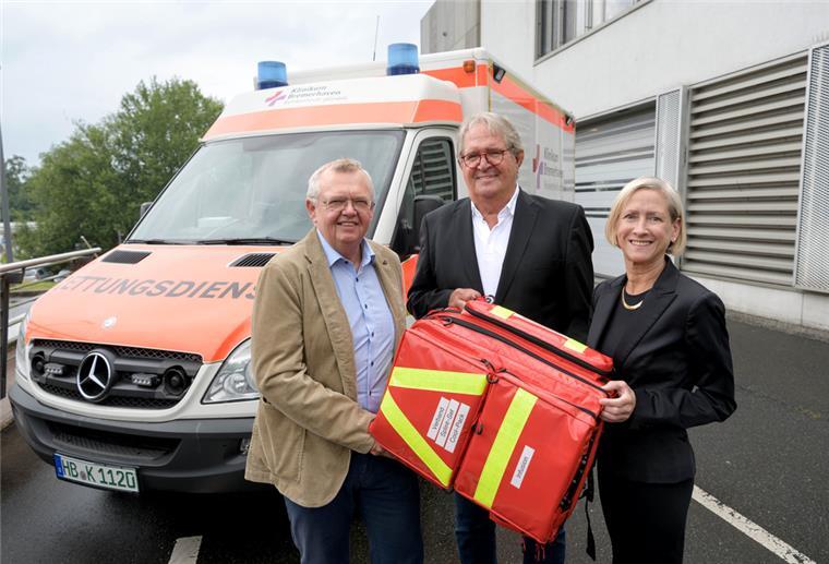 Torsten Neuhoff (von links), Vorsitzender des KBR-Aufsichtsrats, Jörn Hoffmann, Mitglied des KBR-Aufsichtsrats, und Dr. Kristin Drechsler, Medizinische Geschäftsführerin des KBR.
