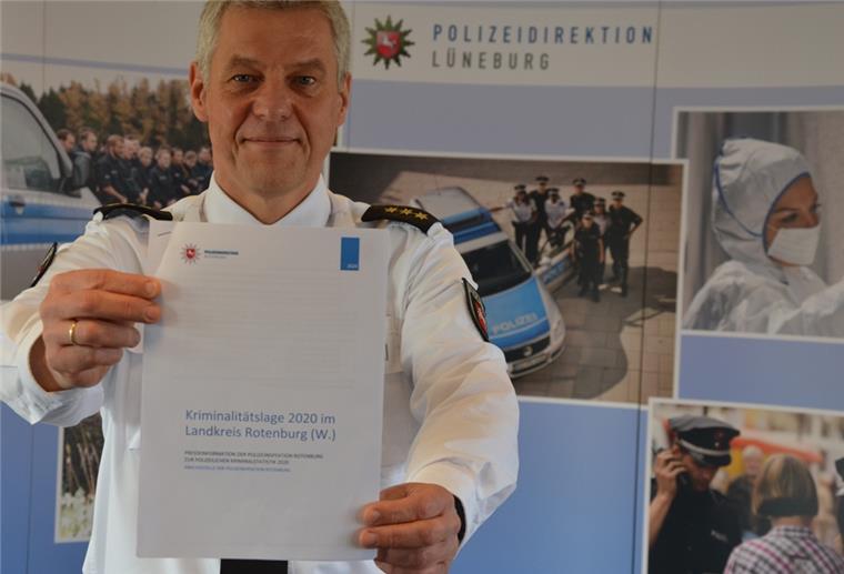 Polizei im Kreis Rotenburg löst mehr Fälle denn je Torsten Oestmann, Leiter der Polizeiinspektion Rotenburg, bei der Präsentation der Kriminalstatistik für 2020.