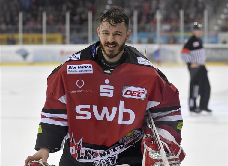 Pinguins kapitulieren noch nicht Torwart Jerry Kuhn musste am Sonntag wegen Problemen mit den Augen pausieren. Ob er am Mittwoch spielen kann, ist fraglich.