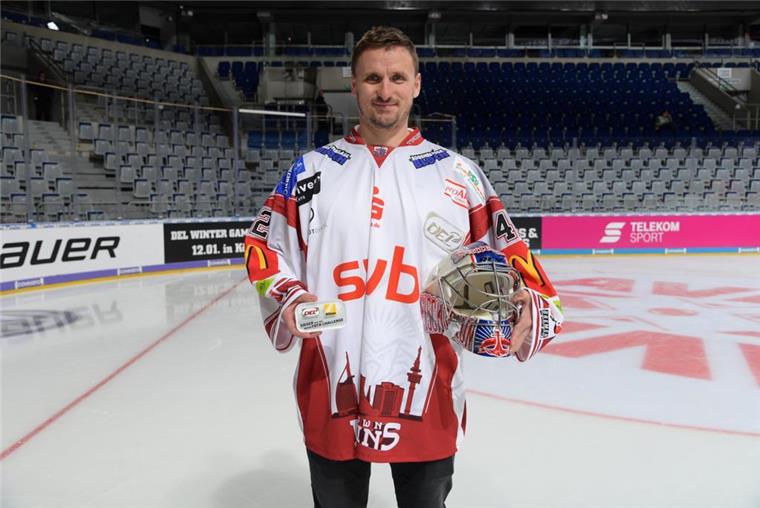Torwart Tomas Pöpperle holt Platz eins für die Fischtown Pinguins bei "Stars & Skills" in Mannheim.