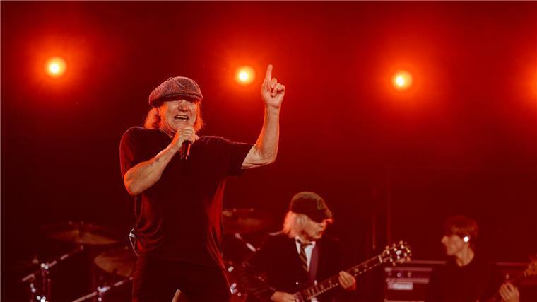 Tourauftakt: AC/DC rocken die Bühne in Gelsenkirchen.