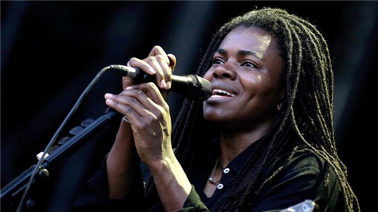 Tracy Chapman ist in Nashville für ihren Song „Fast Car“ ausgezeichnet worden.