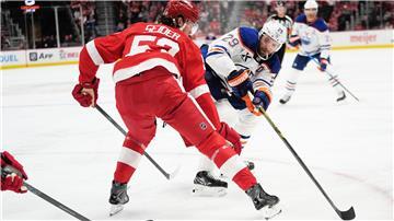 Trafen auch mehrfach direkt aufeinander: Die deutschen Eishockey-Stars Leon Draisaitl und Moritz Seider.