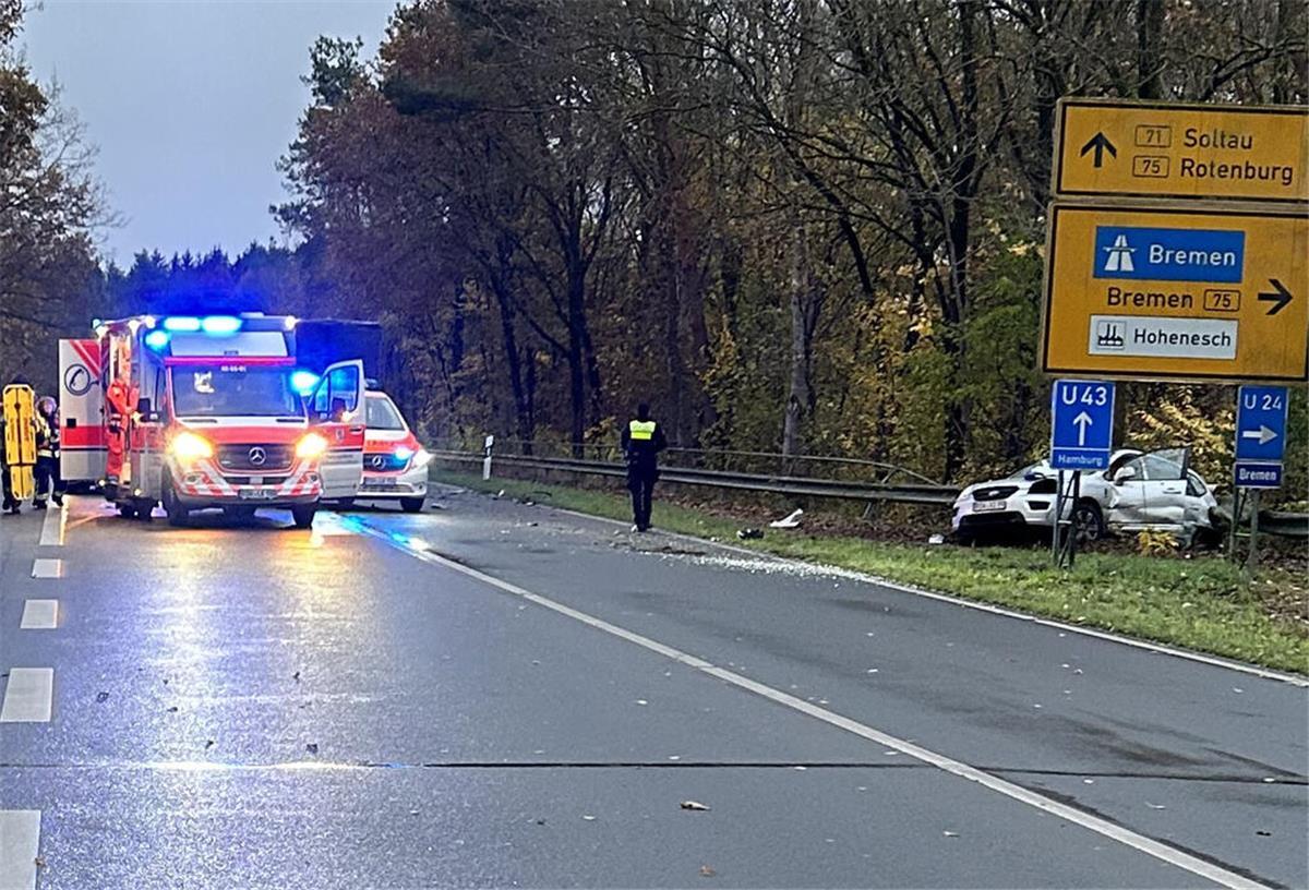 Tragischer Unfall bei Rotenburg: 25-Jähriger stirbt nach Kollision mit Lkw Tragischer Unfall bei Rotenburg: Ein 25-Jähriger geriet in den Gegenverkehr und starb nach der Kollision mit einem Lkw im Krankenhaus.