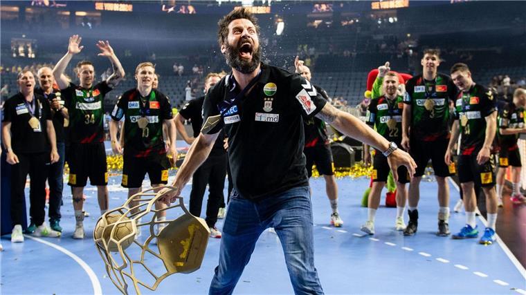 Trainer Bennet Wiegert möchte mit dem SC Magdeburg wie 2023 jubeln.