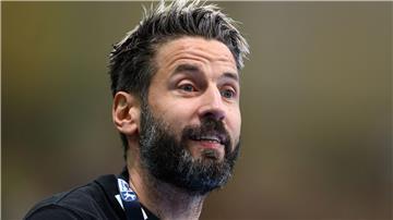 Trainer Bennet Wiegert und der SC Magdeburg setzten sich im Pokal-Achtelfinale beim TV Großwallstadt durch. (Archivbild)