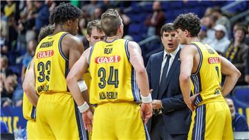 Trainer Calles führt sein Team doch noch in die Playoffs.