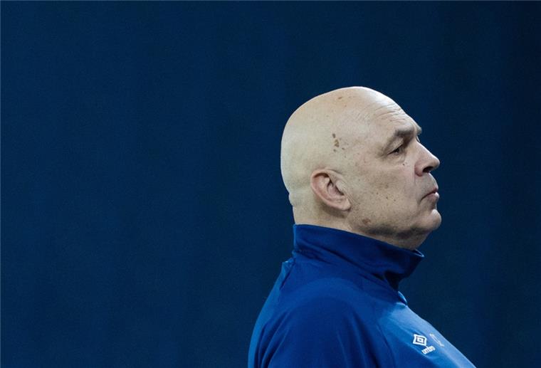 Schalke wirft Trainer und Manager raus Trainer Christian Groß ist einer von vier Verantwortlichen, die Schalke verlassen müssen.