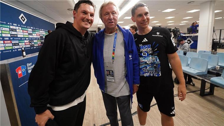 Aufstieg und Ausnahmezustand: „Der HSV war nie weg“ Trainer-Duo mit Legende: HSV-Trainer Merlin Polzin (l), Co-Trainer Loic Favé (r) und Nachwuchsdirektor Horst Hrubesch.