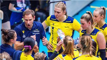 Trainer Felix Koslowski und die Schweriner Volleyballerinnen triumphierten nach einem 0:2-Satzrückstand.