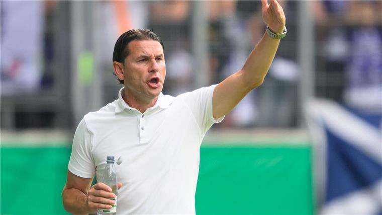 Gladbach-Coach Seoane: Sitzen alle auf Stuhl mit rotem Knopf Trainer Gerardo Seoane sieht Mönchengladbach auf gutem Weg in höhere Tabellenregionen.