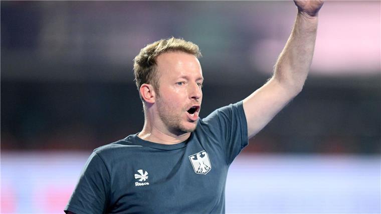 Trainer Henning freut sich über die gute Leistung zum EM-Beginn.