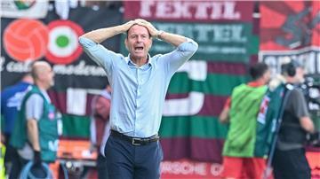 Trainer Jess Thorup und der FC Augsburg gingen in Heidenheim mit 0:4 unter.