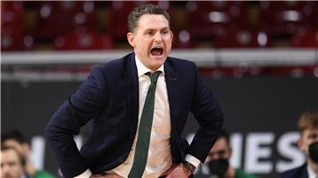 Trainer Martin Schiller spielte mit den Basketballern von  Rasta Vechta gegen  Galatasaray Istanbul.