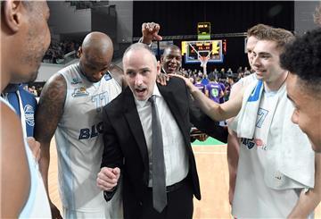 Trainer Michael Mai und die Eisbären waren am 28. April 2019 letztmals in der ÖVB-Arena zu Gast. Am Samstag gibt es gegen Ehingen das Basketball-Comeback in Bremen.