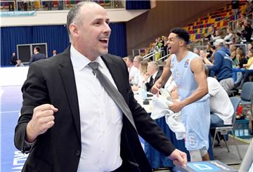 Trainer Michael Mai will mit den Eisbären wieder Siege in der BBL feiern. Sportlich haben sich die Bremerhavener in der Zweiten Liga ProA das Recht zum Wiederaufstieg gesichert.