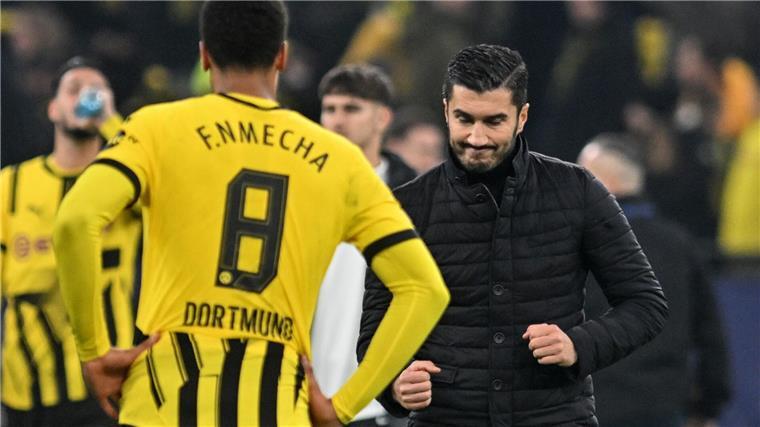 Trainer Nuri Sahin ballt die Fäuste vor Freude.