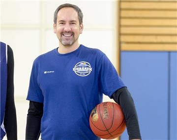 Trainer Sebastian Machowski greift am Wochenende selbst zum Ball.