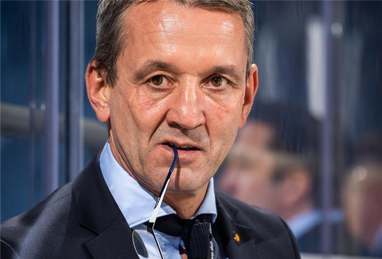 Trainer Thomas Popiesch beim Spiel der deutschen Mannschaft gegen die eigene B-Auswahl.
