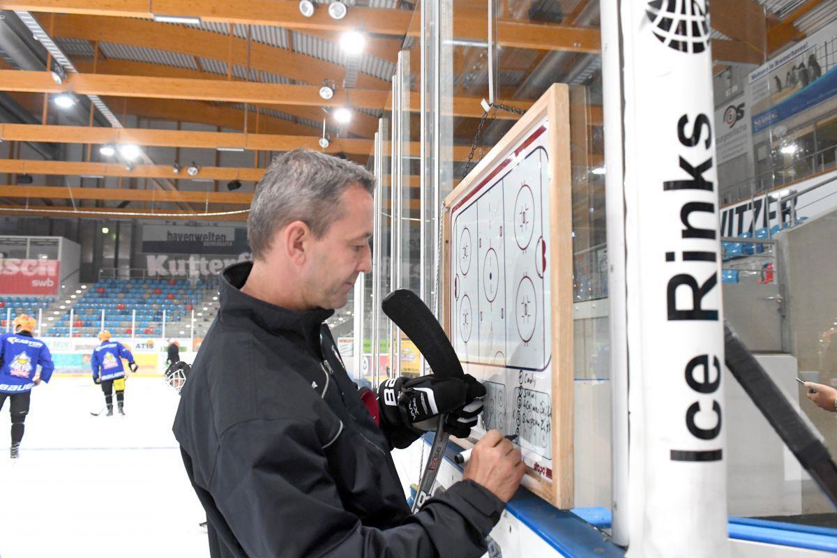 Fischtown Pinguins bestreiten neun Testspiele Trainer Thomas Popiesch fährt mit den Fischtown Pinguins in der Saisonvorbereitung nach Heerenveen.
