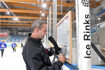 Trainer Thomas Popiesch fährt mit den Fischtown Pinguins in der Saisonvorbereitung nach Heerenveen.