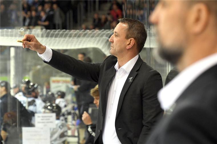 Trainer Thomas Popiesch feierte mit den Fischtown Pinguins einen hohen Sieg in Köln.