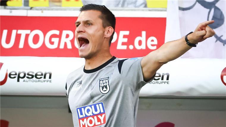 „Nichts unmöglich“ - Ulm fiebert Duell mit Bayern entgegen Trainer Thomas Wörle will mit Zweitliga-Aufsteiger Ulm den großen FC Bayern aus dem DFB-Pokal werfen.