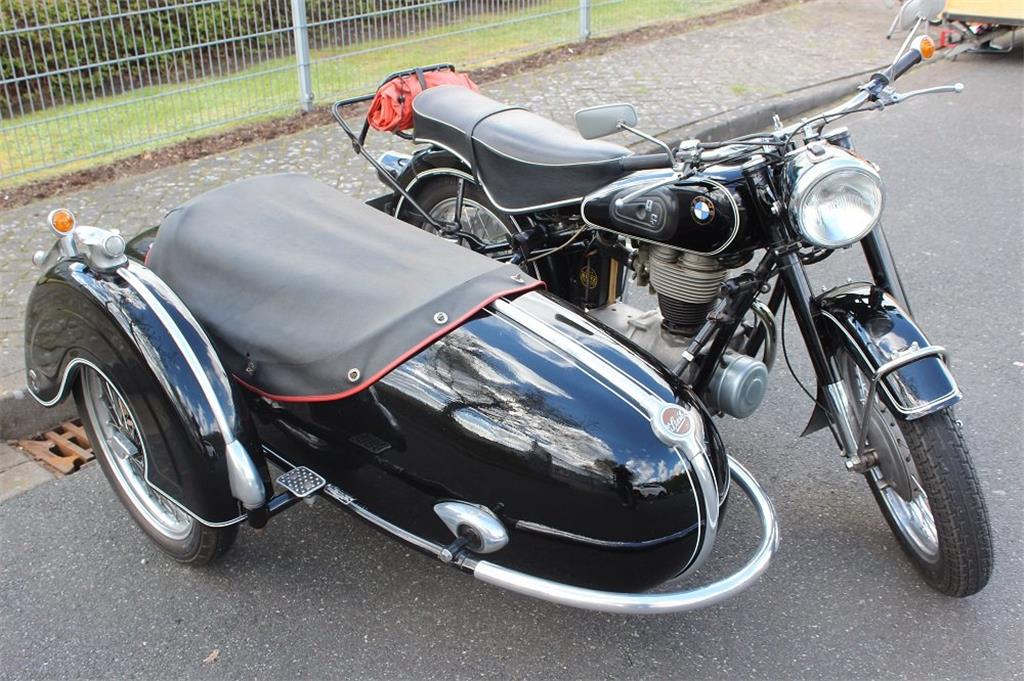 Treffen von 300 Oldtimer-Freunden in Debstedt. Foto: Prußeit