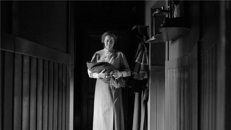Trine Dyrholm in einer Filmszene. 