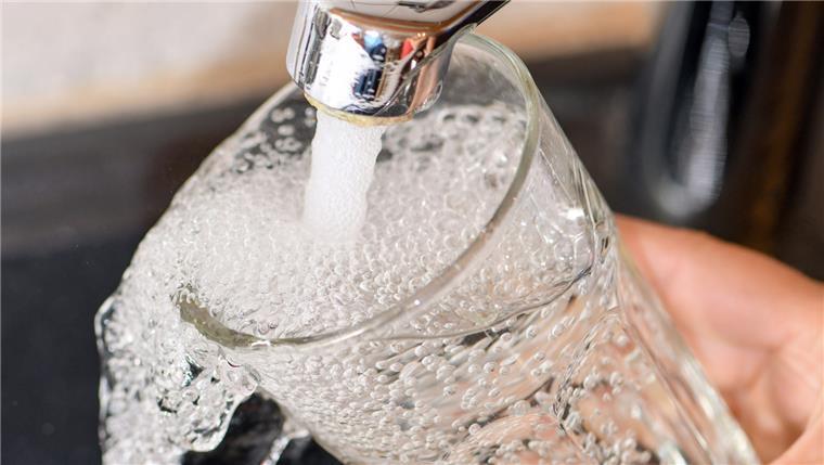 Wo jetzt im Cuxland auch noch das Trinkwasser teurer wird Trinkwasser ist bisher zu einem günstigen Preis zu beziehen. Doch auch hier steigen nun die Preise.